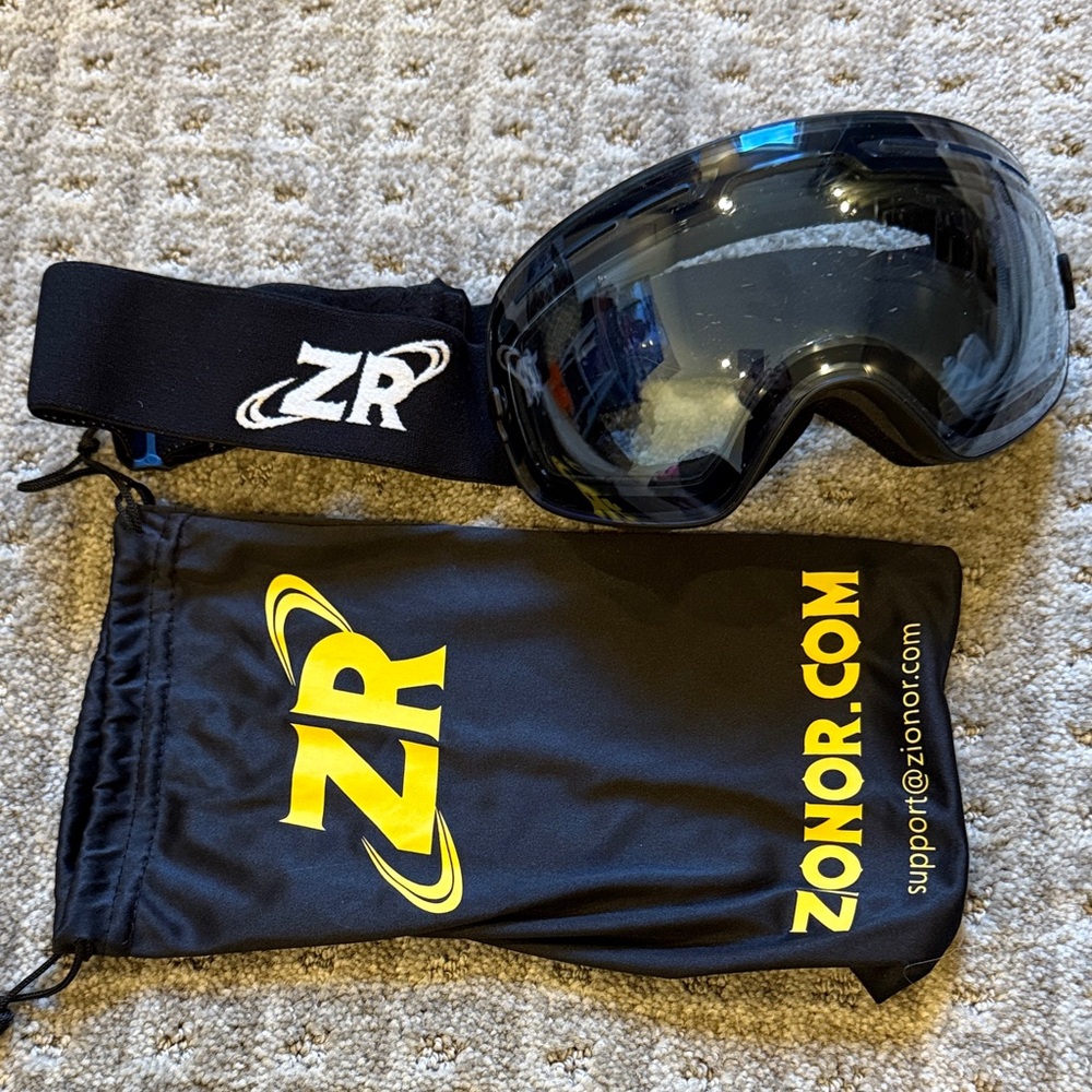 Black Ski Goggles with Yellow Pouch